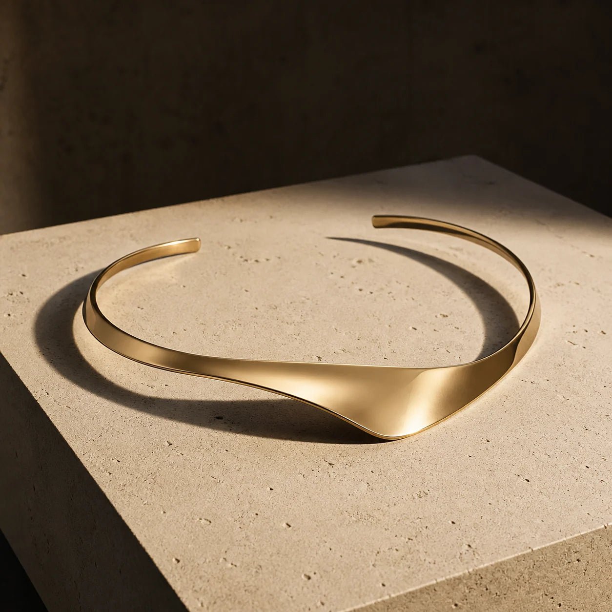 Sculptural gold collar necklace concept